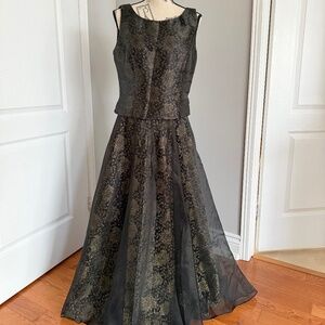 Lori Ann Montreal Blk/Gold Top and Full Skirt Set size US14